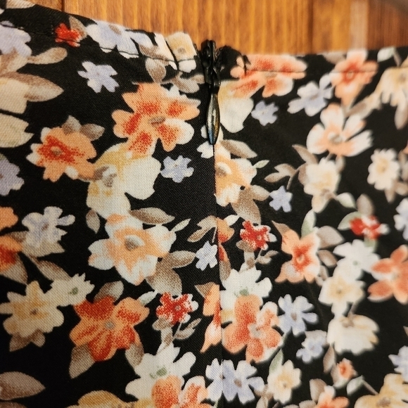 Short Sleeve Floral Midi Dress - Black with Coral and Cream Flowers - Size 6 - Picture 6 of 8